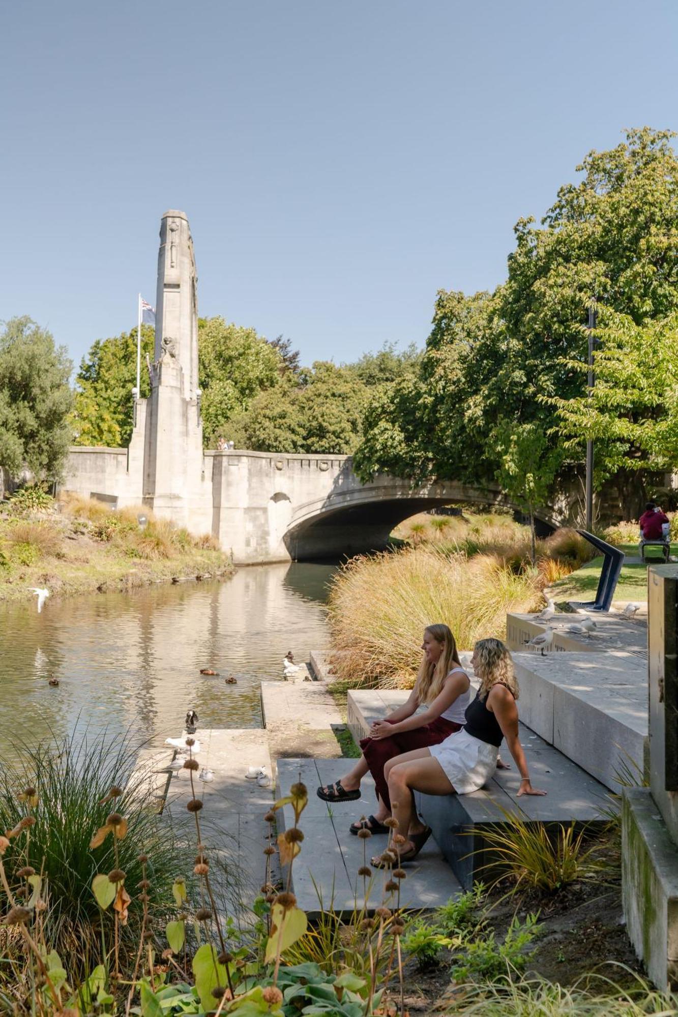 Haka House Christchurch Exterior foto The River Avon