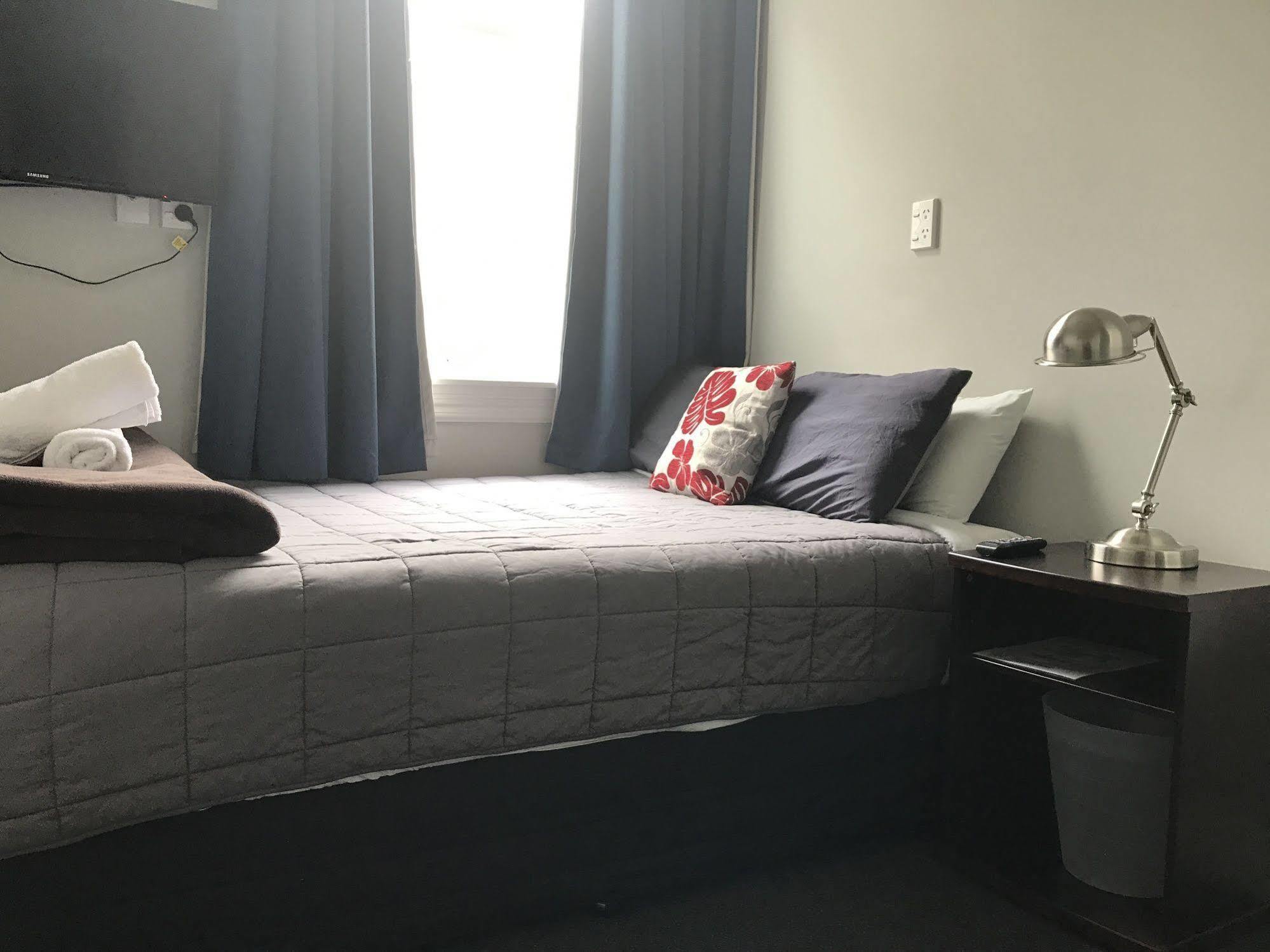 Haka House Christchurch Exterior foto A room at the hotel