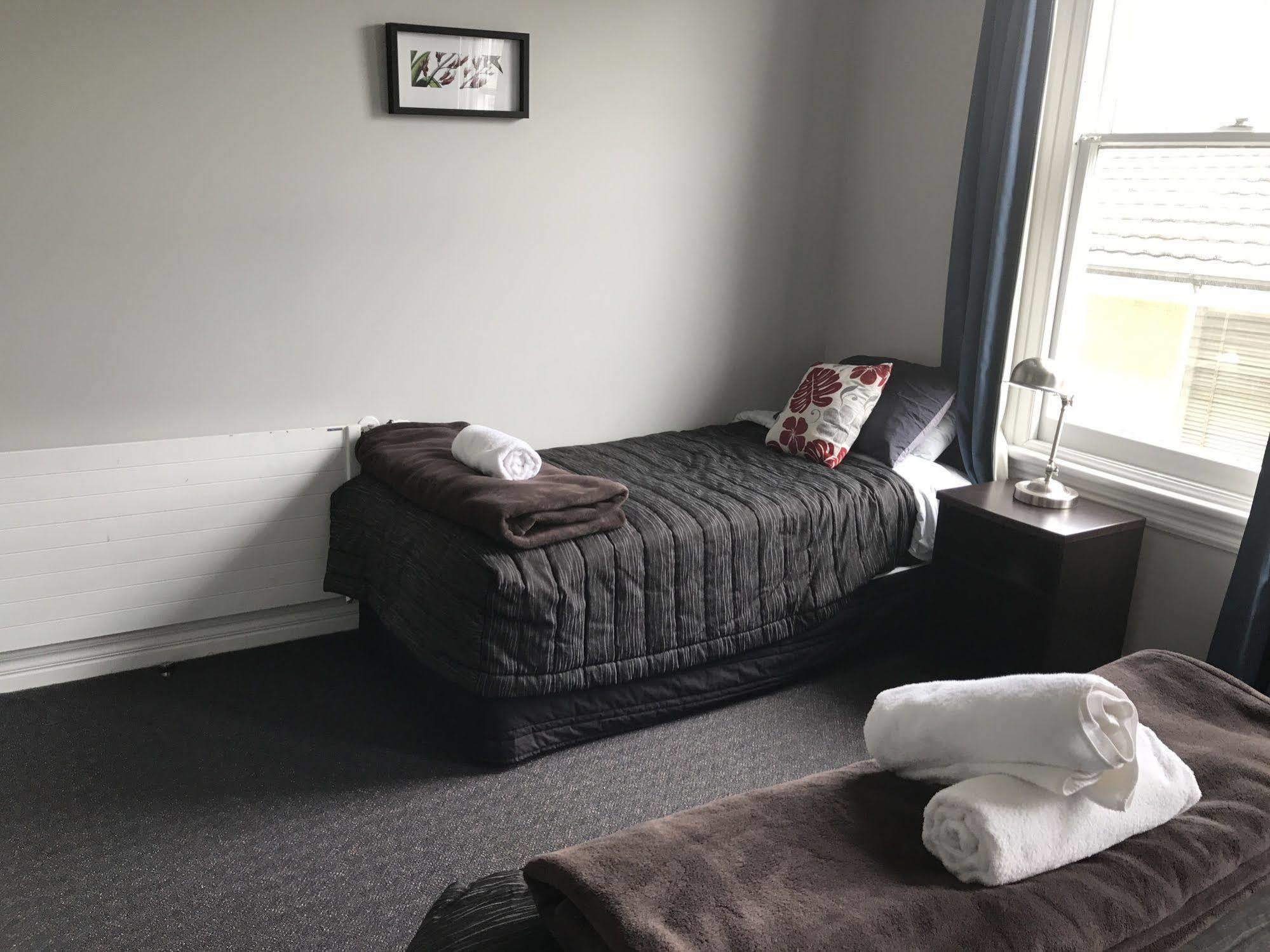 Haka House Christchurch Exterior foto A single room at the hotel