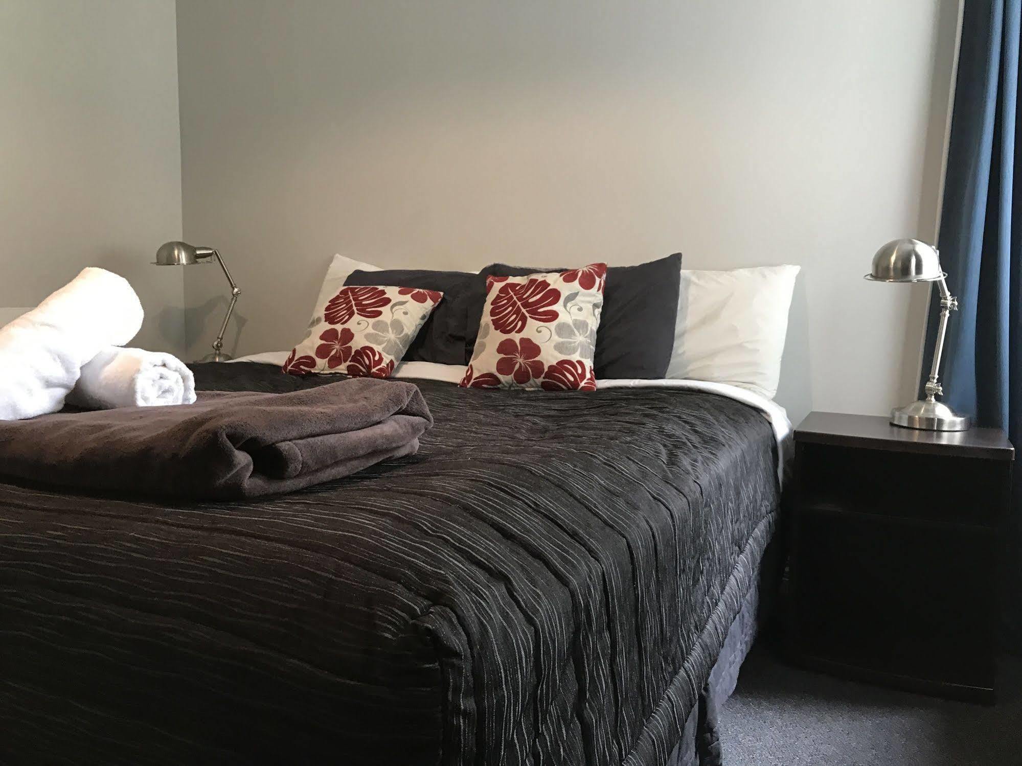 Haka House Christchurch Exterior foto A bedroom at the hotel